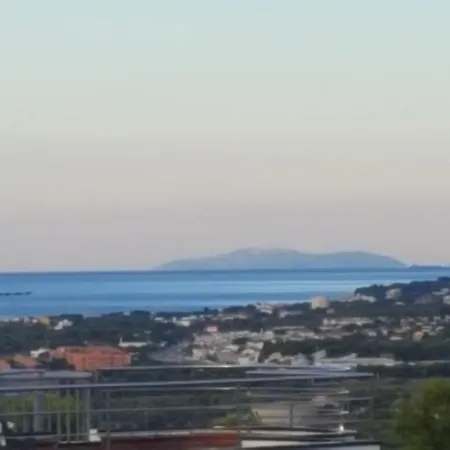 El Mirador Ii Проживание в семье *
